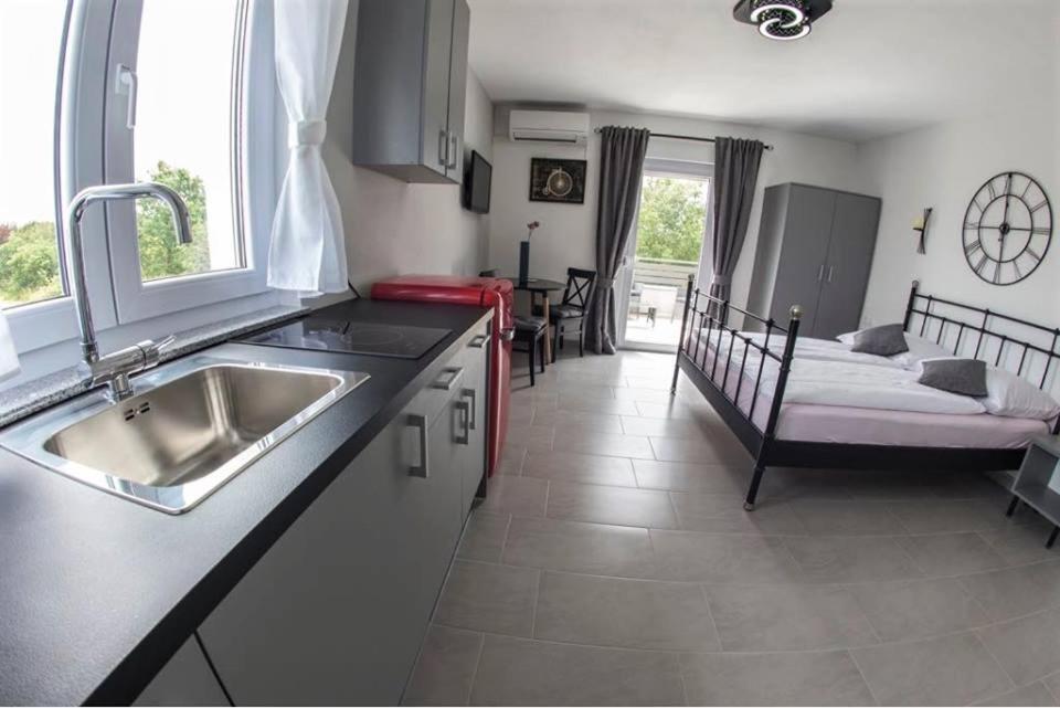 Apartments Mojeljeto 法扎纳 外观 照片