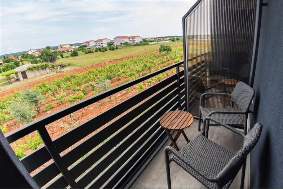 Apartments Mojeljeto 法扎纳 外观 照片